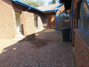 4 Bedroom House For Sale in Karenpark