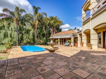 House for sale in Van Riebeeck Park - Powder room