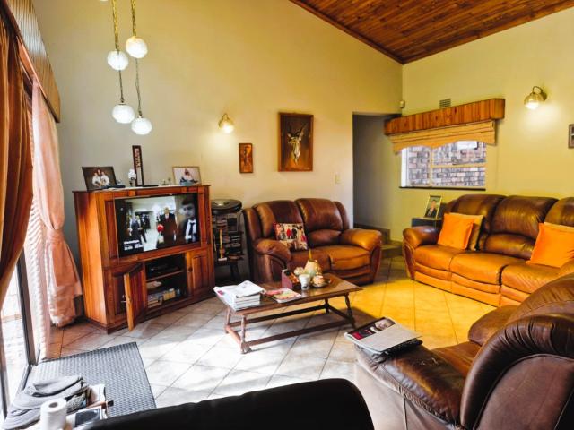 4 Bedroom House For Sale in Kempton Park Ext 3