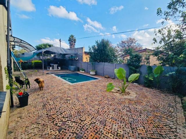 4 Bedroom House For Sale in Kempton Park West