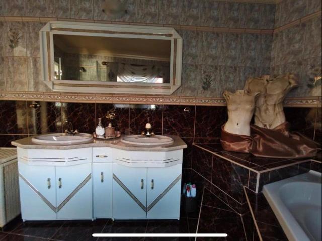 4 Bedroom House For Sale in Kenleaf