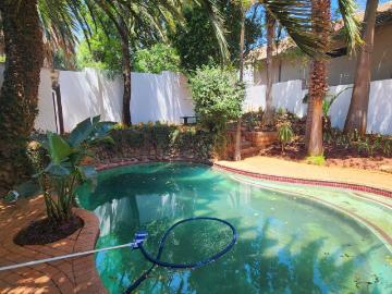 4 Bedroom House For Sale in Kensington
