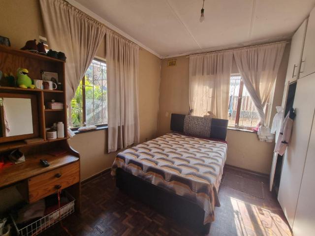 4 Bedroom House For Sale in Kharwastan