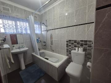 4 Bedroom House For Sale in Kharwastan