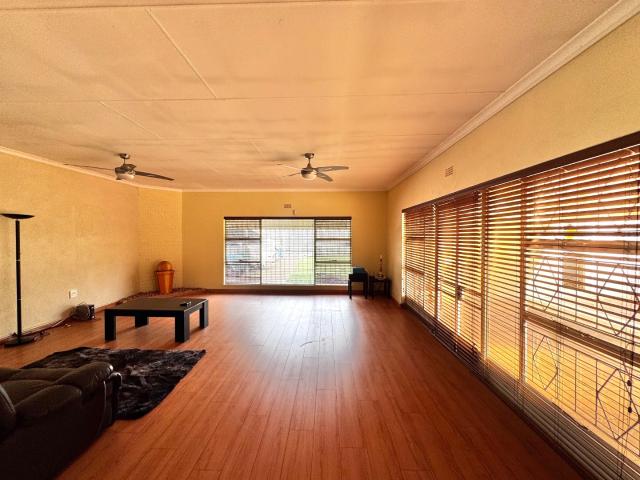 4 Bedroom House For Sale in Kibler Park