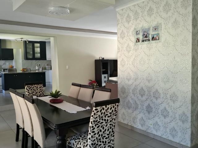 4 Bedroom House For Sale in Kibler Park