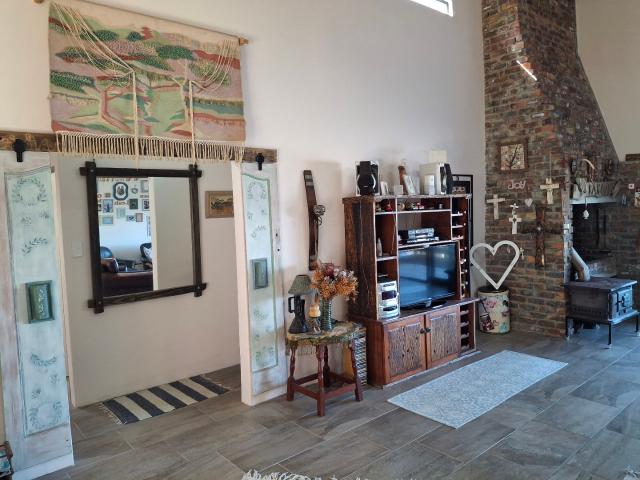 4 Bedroom House For Sale in Kleinbaai