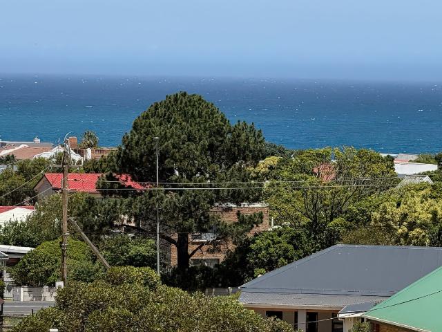 4 Bedroom House For Sale in Kleinmond Central