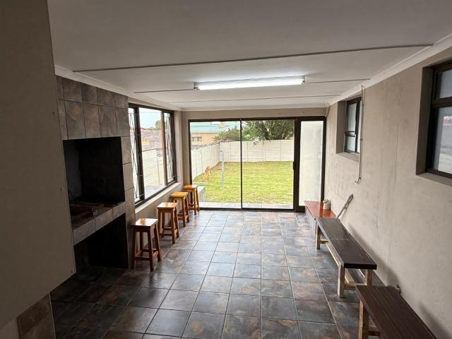 4 Bedroom House For Sale in Kleinmond Central