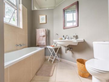 4 Bedroom House For Sale in Kloof