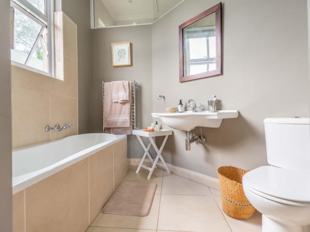 4 Bedroom House For Sale in Kloof