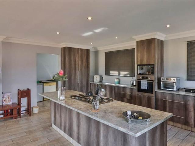 4 Bedroom House For Sale in Kloof