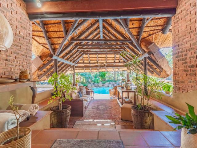 4 Bedroom House For Sale in Kloof