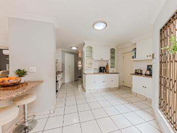 4 Bedroom House For Sale in Kloofendal
