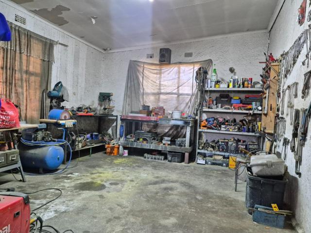4 Bedroom House For Sale in Krugersdorp West