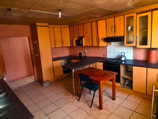 4 Bedroom House For Sale in Kwadwesi
