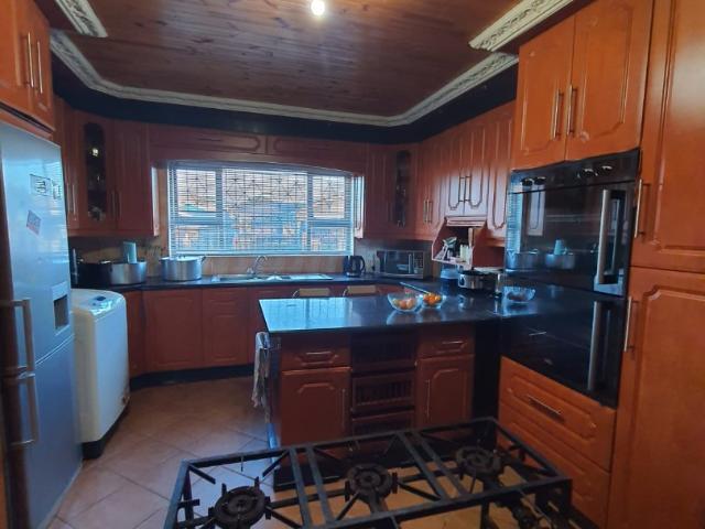 4 Bedroom House For Sale in Kwamagxaki