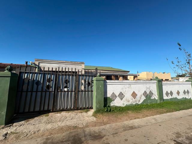 4 Bedroom House For Sale in Kwazakhele