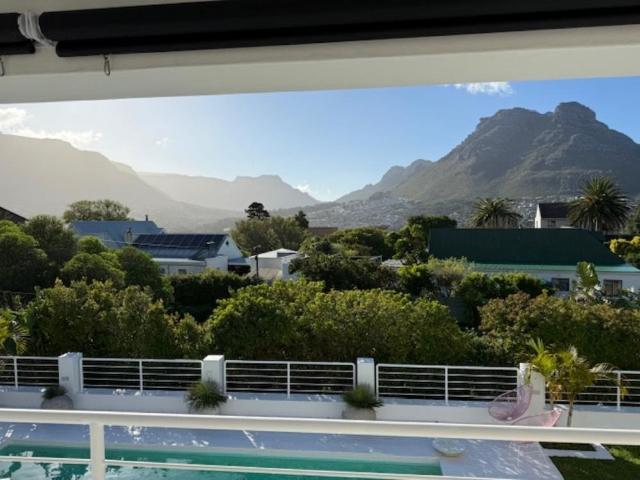 4 Bedroom House For Sale in Hout Bay Central