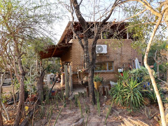 4 Bedroom House For Sale in Hoedspruit