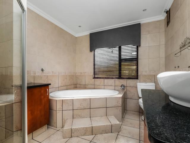 4 Bedroom House For Sale in Homes Haven