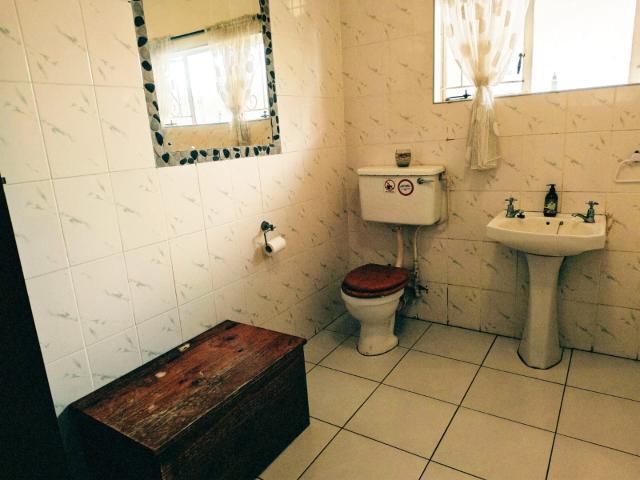 4 Bedroom House For Sale in Hayfields