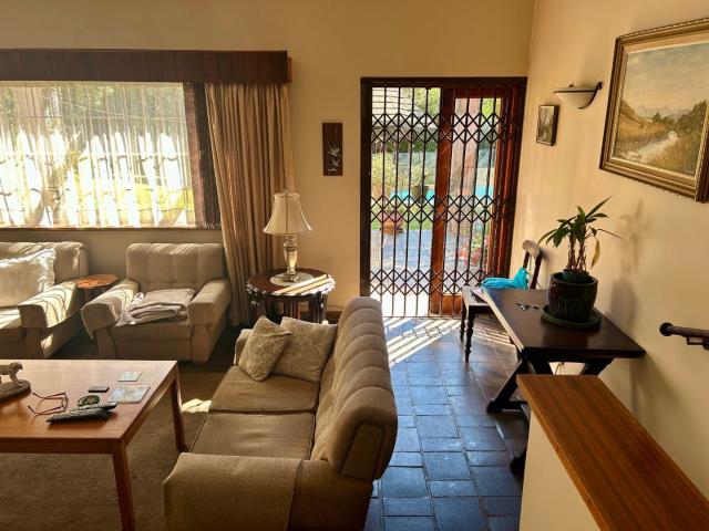 4 Bedroom House For Sale in Hayfields