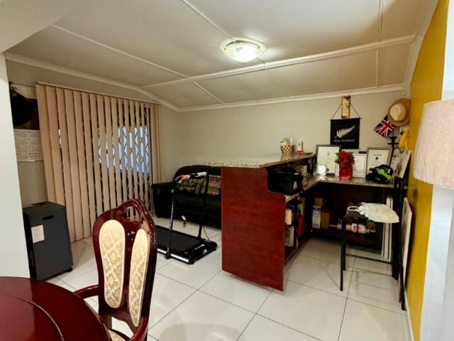 4 Bedroom House For Sale in Hayfields
