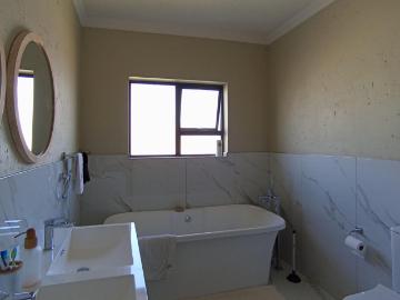 4 Bedroom House For Sale in Halfway House