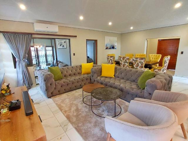 4 Bedroom House For Sale in Halfway House