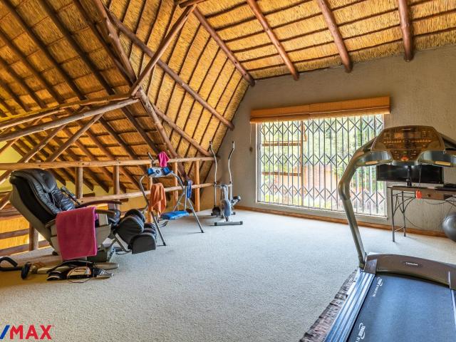 4 Bedroom House For Sale in Hartbeesfontein