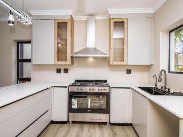 4 Bedroom House For Sale in Hartenbos Heuwels