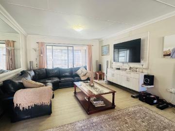 4 Bedroom House For Sale in Hartenbos Heuwels