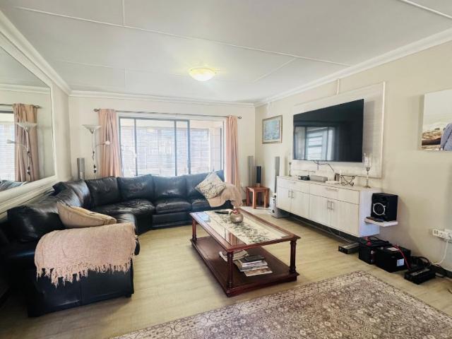 4 Bedroom House For Sale in Hartenbos Heuwels
