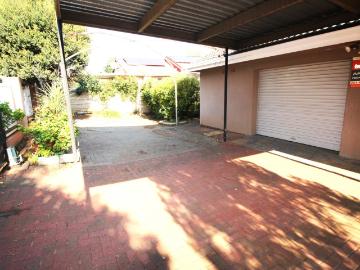 4 Bedroom House For Sale in Heuwelsig