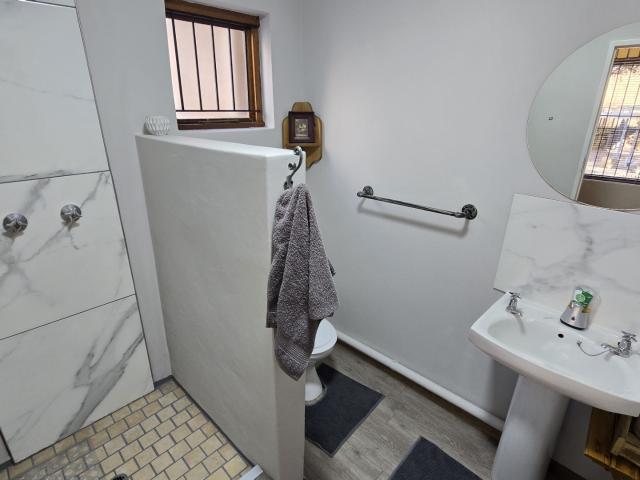 4 Bedroom House For Sale in Heuwelsig