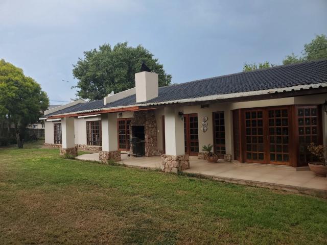 4 Bedroom House For Sale in Heidelberg Central