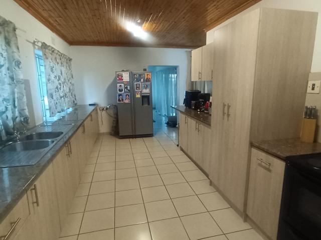 4 Bedroom House For Sale in Heidelberg Central