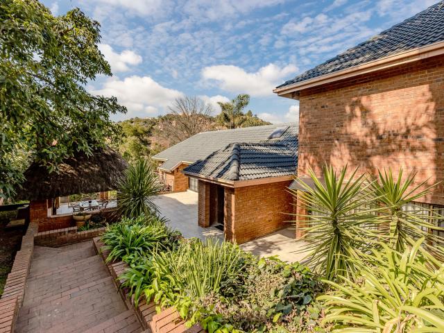 4 Bedroom House For Sale in Helderkruin