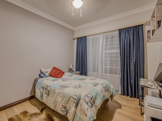 4 Bedroom House For Sale in Helderkruin View