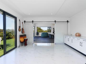 4 Bedroom House For Sale in Helderrand