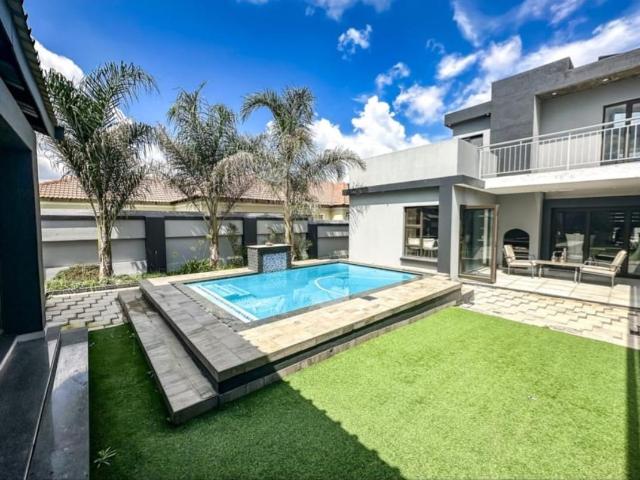 4 Bedroom House For Sale in Helderwyk
