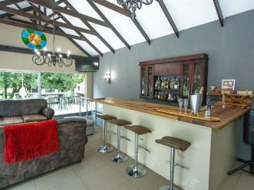 4 Bedroom House For Sale in Henley On Klip