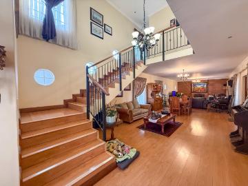 4 Bedroom House For Sale in Heritage Hill