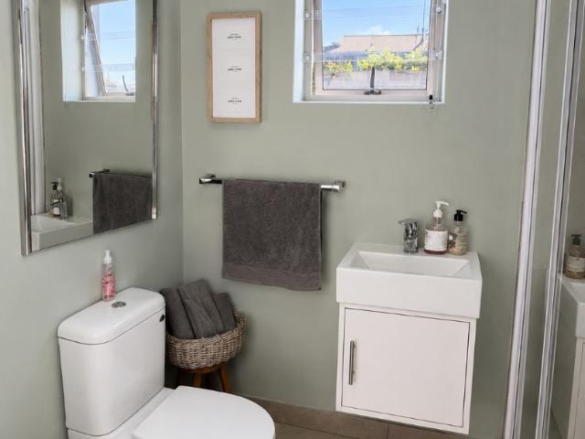4 Bedroom House For Sale in Hersham