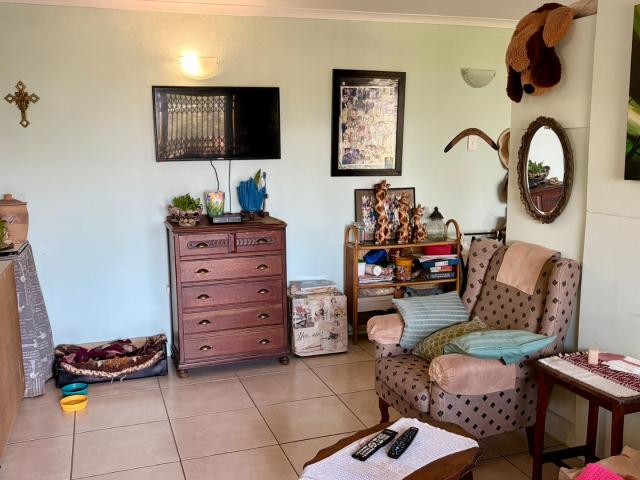 4 Bedroom House For Sale in Hibberdene