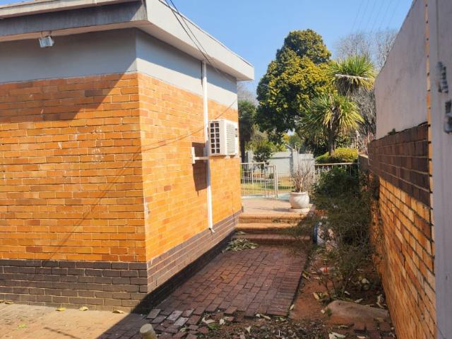 4 Bedroom House For Sale in Highlands North