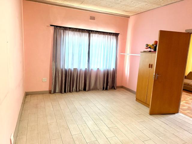 4 Bedroom House For Sale in Highlands North