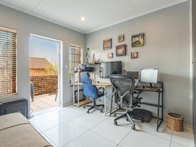 4 Bedroom House For Sale in Highveld