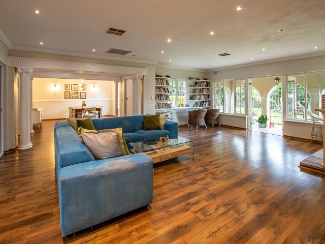 4 Bedroom House For Sale in Hillcrest Central